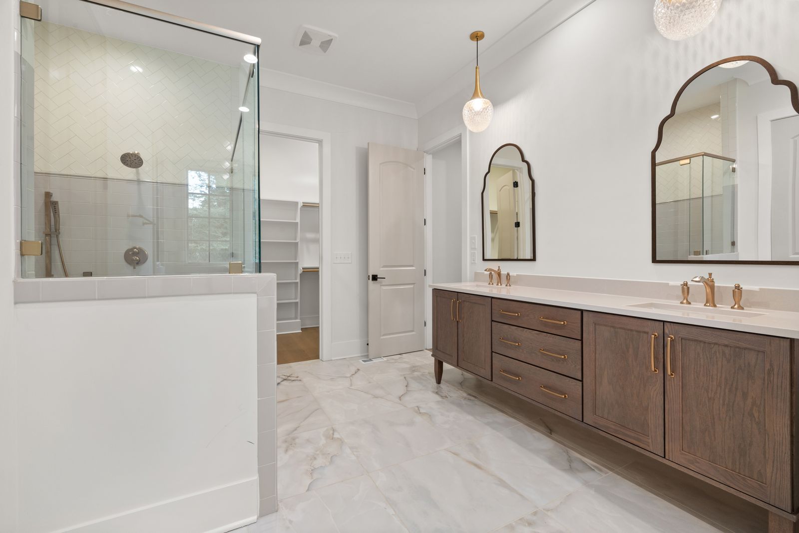 Vanities & storage