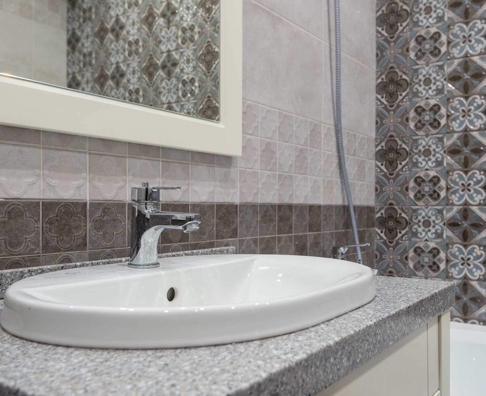 Choosing a tile pattern for a small bathroom